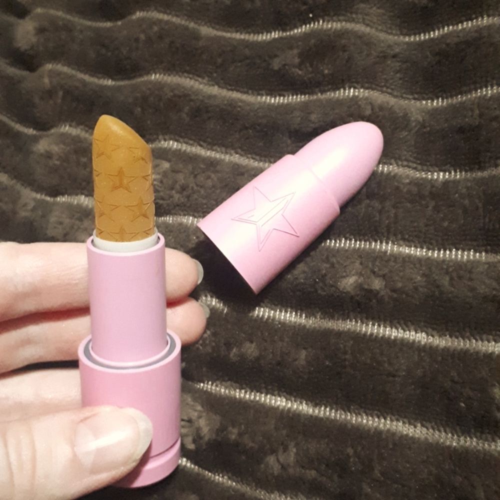 Jeffree Star - Velvet Trap Lipstick - Extending The Olive Branch.